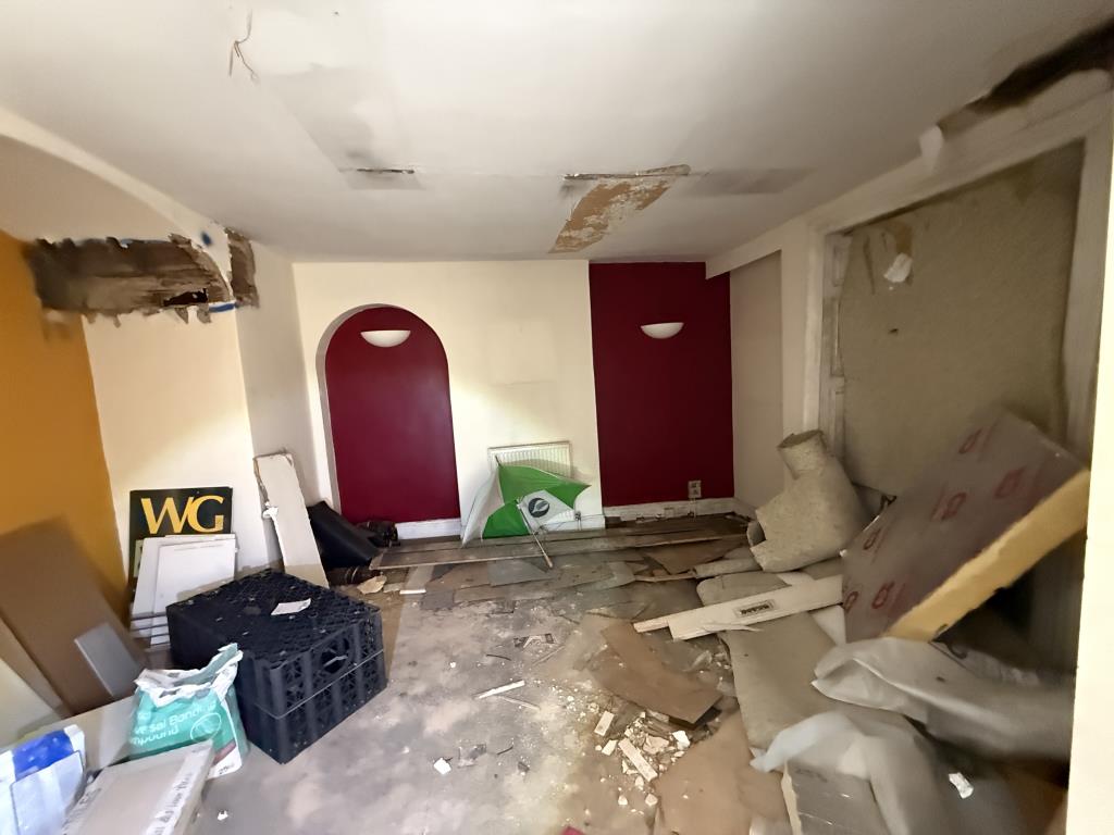 Lot: 86 - FORMER COMMERCIAL PROPERTY WITH PLANNING PERMISSION FOR RESIDENTIAL CONVERSION - Ground floor reception office space